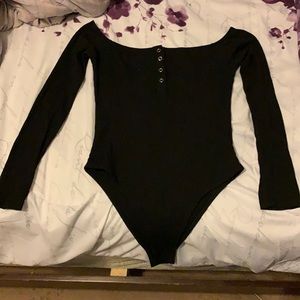 Press button front off shoulder bodysuit